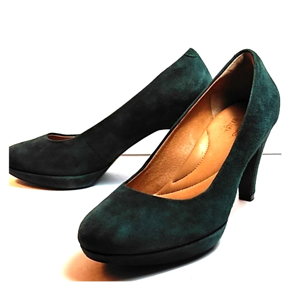 Clarks Indigo Round Toe Suede Pumps Size 8.5